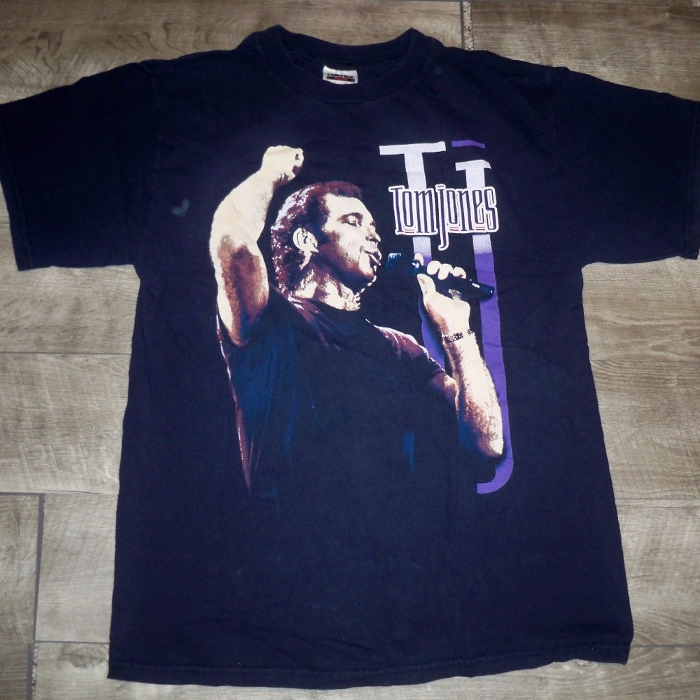 Vtg Tom Jones It's Not Unusual Tultext Tshirt LG